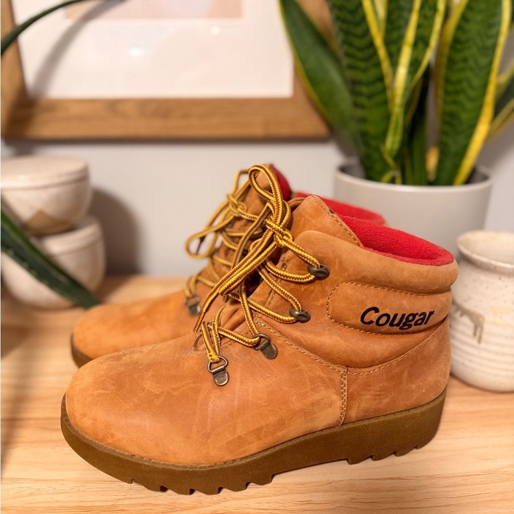 Cougar Original W Size 8 Waterproof Boots - Hard to find & vintage inspired!